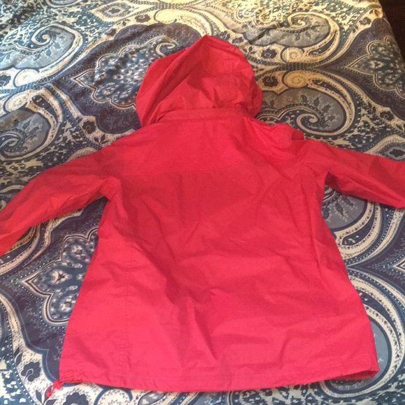 Vineyard vines bright pink rain jacket - Picture 4 of 5